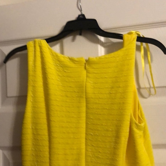 Yellow dress - Picture 3 of 3